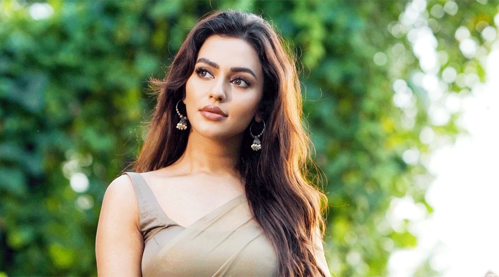 Transvestit va ayol onlayn Meggan Mallone porno video hd onlayn