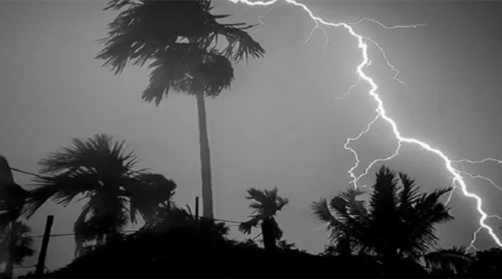 ঝড়-বজ্রপাতের আগে এই ৫ কাজ করতে ভুলবেন না