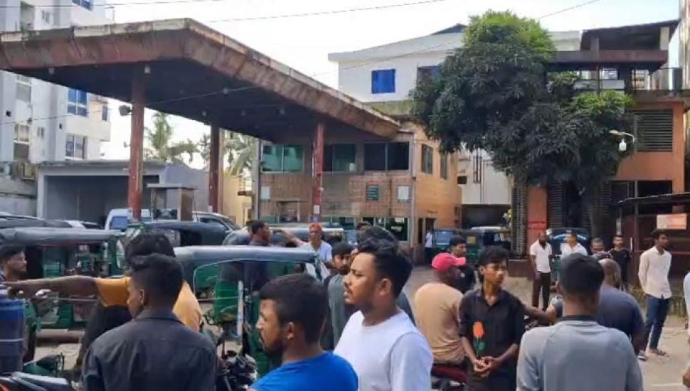 সিলেটে গ্যাস সংকটের প্রতিবাদে মহাসড়ক অবরোধ