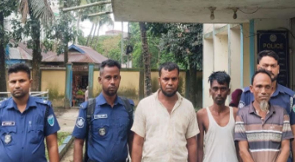 যে কারণে ইউপি চেয়ারম্যানের ছেলেসহ ৩ জনকে ধরল পুলিশ